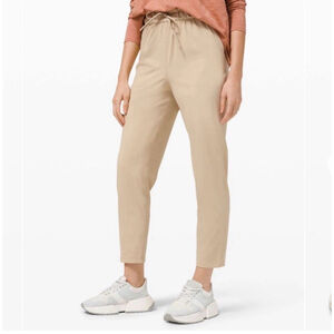 Lululemon Cream Light Tan Keep Moving Pants 7/8 High-Rise Size 6 Style W5CZES